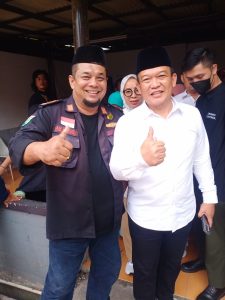 Ratusan relawan Laskar Komando yang dipimpin langsung oleh Ketua Umum Laskar Komando (Ust.H.M.Effendi SH) ikut mengawal Daptar Bakal Calon Bupati Purwakarta, Aa Yadi Rusmayadi – Kang Pipin Sopian ke KPU Purwakarta. Kamis,29/08/2024.